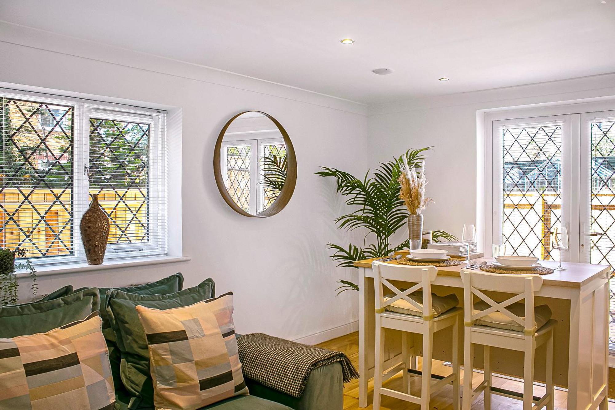 The Annex - Unparalleled Beach Front Luxury Accommodation - Private South West Facing Patio Area - Pet Friendly - Sky - Netflix - Super Fast Wi-Fi - Stones Throw To The Beach Bournemouth Esterno foto